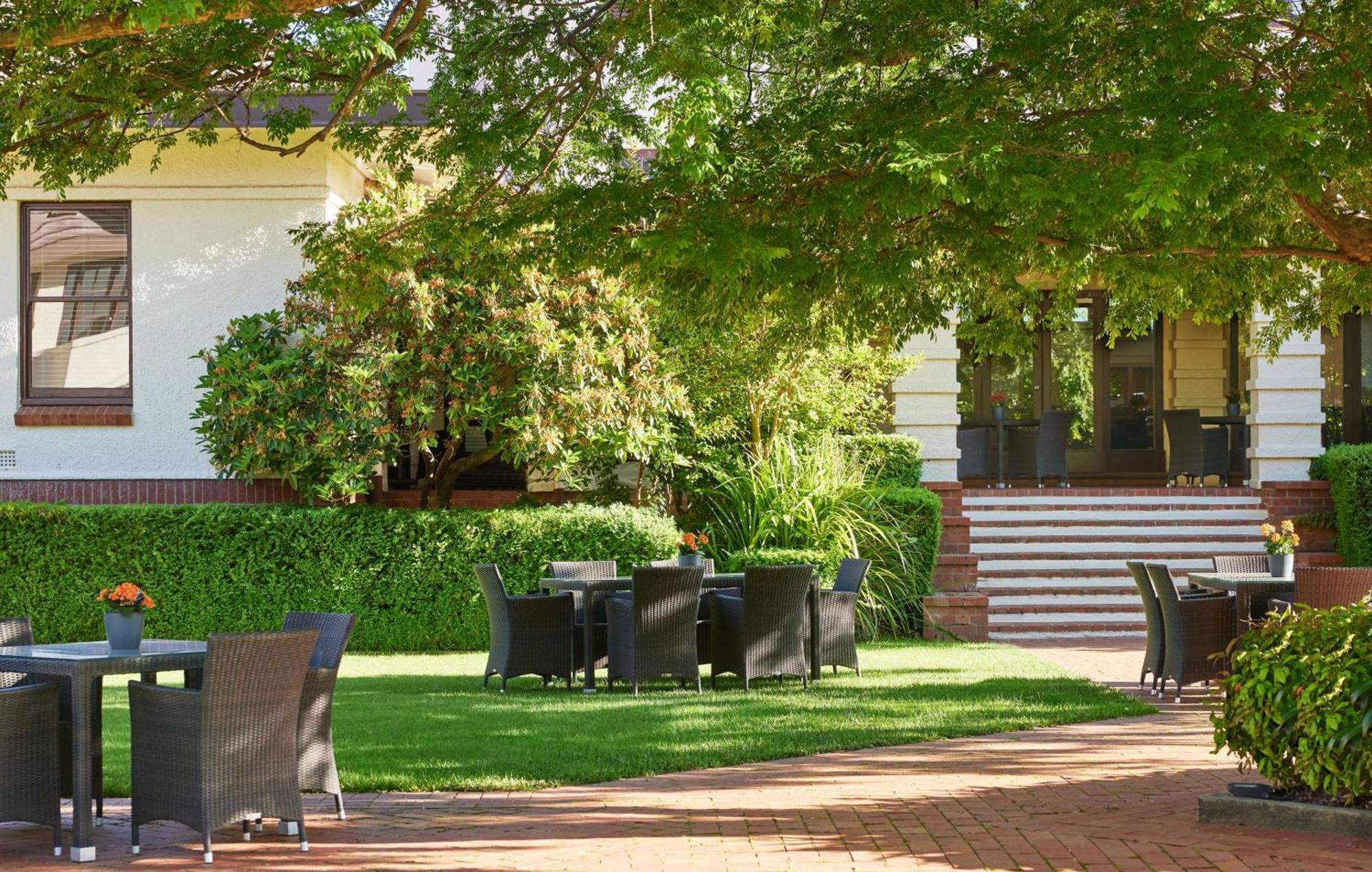 Hyatt Hotel Canberra - A Park Hyatt Hotel Exterior photo